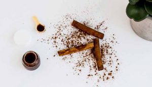جوان سازی پوست با اسکراب بدن قهوه و دارچین